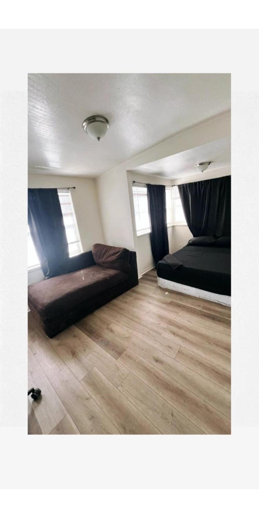 Van Nuys Downtown Paradise Los Angeles Exterior photo